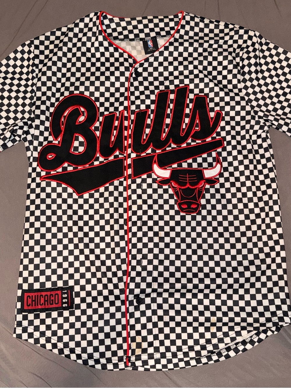 Chicago bulls button up jersey, matching SnapBack hat - Picture 2 of 10